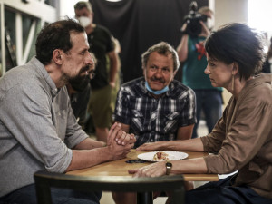 Olomouc opět ve filmu. Krobotova Velká premiéra zamíří do kin v létě