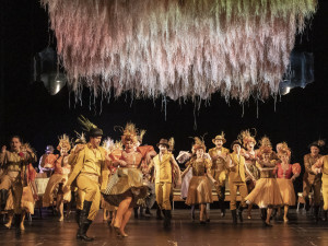 Moravské divadlo Olomouc nechalo v dokumentu nahlédnout do zákulisí příprav představení Rok na vsi