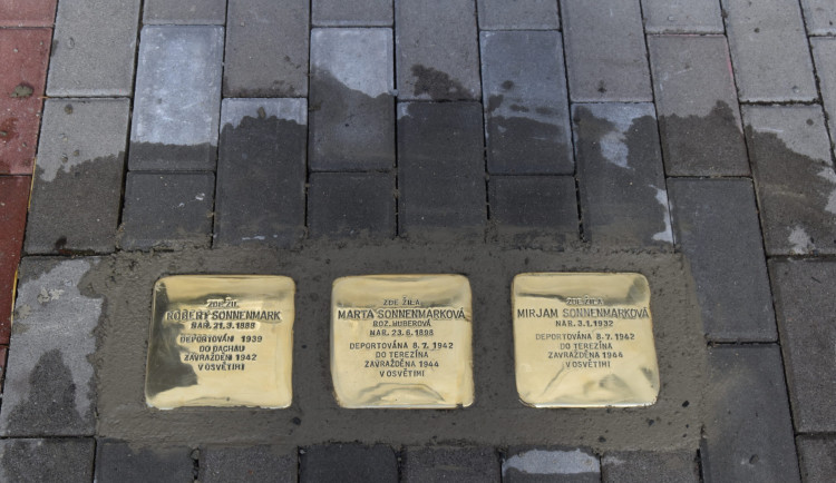 Prostějov si připomene 80 let od transportů Židů. Uloží dalších 15 kamenů zmizelých