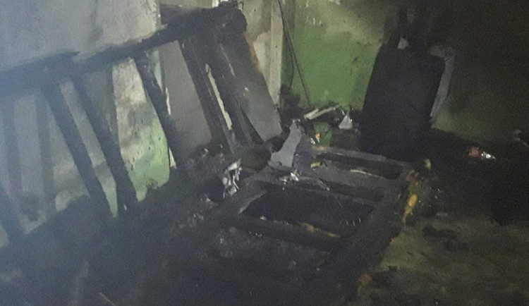 Požár v Prostějově zasáhl neobydlenou místnost jednoho z bytů