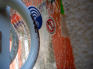 Agresivní pacient v noci vyděsil sestru na zubní pohotovosti v Olomouci. Ve vzteku rozmlátil dveře