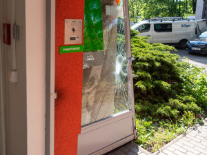 Agresivní pacient v noci vyděsil sestru na zubní pohotovosti v Olomouci. Ve vzteku rozmlátil dveře