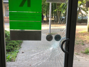 Agresivní pacient v noci vyděsil sestru na zubní pohotovosti v Olomouci. Ve vzteku rozmlátil dveře