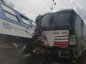 Policie stíhá strojvůdce lokomotivy, která se v Němčicích nad Hanou srazila s vlakem. V případu je řada pochybení