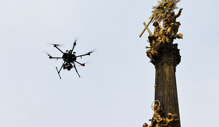 VIDEO: U Sloupu Nejsvětější Trojice létal dron. Poskytne 3D model i snímky pro plánovanou údržbu památky