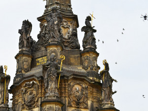 U Sloupu Nejsvětější Trojice létal dron. Poskytne 3D model i snímky pro plánovanou údržbu památky