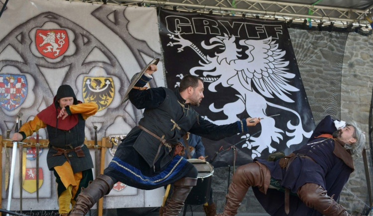 Helfštýn se o víkendu promění ve vojenské ležení, chystá se Festival vojenské historie