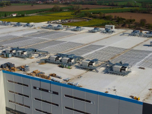FOTO: Amazon staví v Kojetína obří solární elektrárnu. Firma je největším spotřebitelem zelené energie na světě