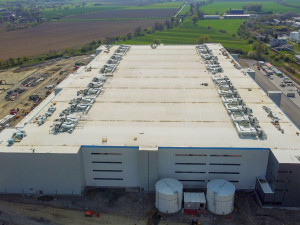 FOTO: Amazon staví v Kojetína obří solární elektrárnu. Firma je největším spotřebitel zelené energie na světě