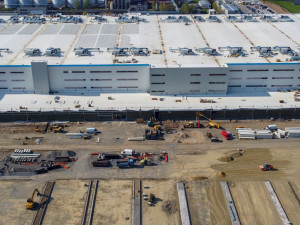 FOTO: Amazon staví v Kojetína obří solární elektrárnu. Firma je největším spotřebitel zelené energie na světě