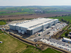 FOTO: Amazon staví v Kojetína obří solární elektrárnu. Firma je největším spotřebitel zelené energie na světě