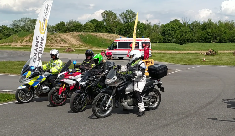 size3-16530316314635-103-s-policisty-na-kurz-bezpecne-jizdy