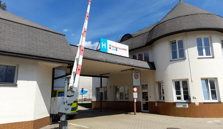 Hlavní vjezd JEN[96418]