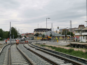 Křižovatka na Schweitzerově je před otevřením. Rozruch vzbudily provizorní cyklostezky