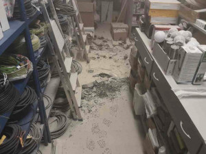 Požár po explozi elektrobaterie se podařilo uhasit díky včasné reakci zaměstnanců