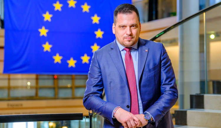 size3-16482958242101-139-22-02-16-zdechovsky-portrait-47