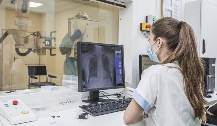 S kouřením více než polovina lidí začíná mezi ve věku od 15 do 19 let