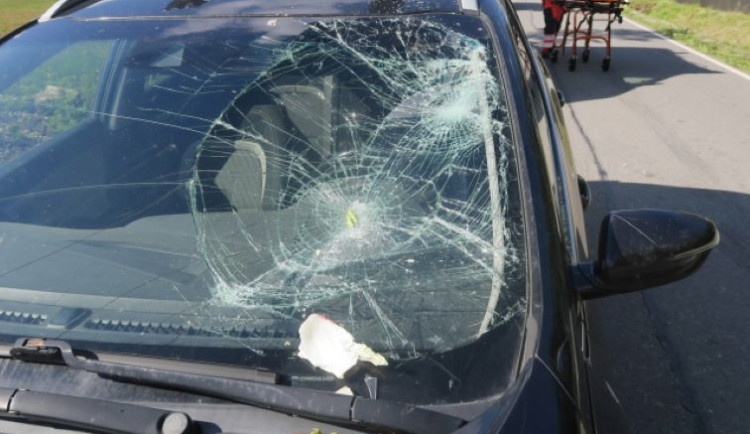 Opilý cyklista naboural na Přerovsku do automobilu, který řídil opilý řidič