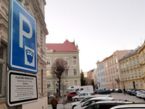 POLITICKÁ KORIDA: Mělo by se rozhodnutí o novém parkovacím systému v Olomouci odložit?