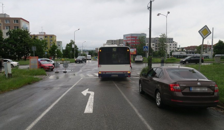 Dopravní nehoda na křižovatce ulici Okružní a I. P. Pavlova v Olomouci