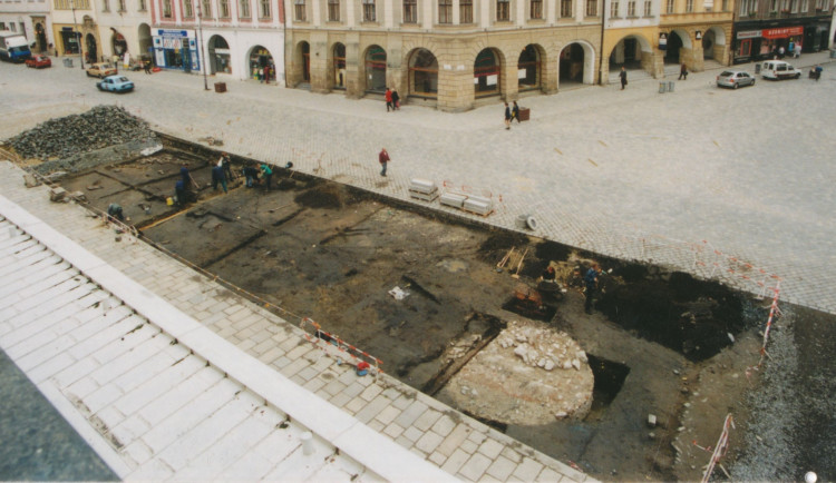 TOULKY MINULOSTÍ: Na olomouckém pranýři lumpy čekala hanba pod okny radních a před zraky měšťanů