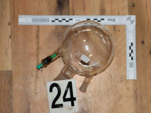 Ozbrojený dealer drog na sebe v Olomouci upozornil poznávací značkou z kusu kartronu