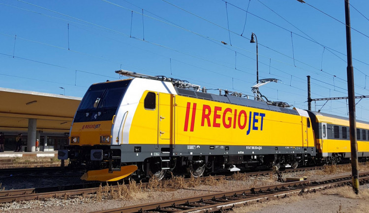 size3-16539881124361-207-cesi-se-chystaji-k-mori-vykupuji-vlakove-jizdenky-do-chorvatska