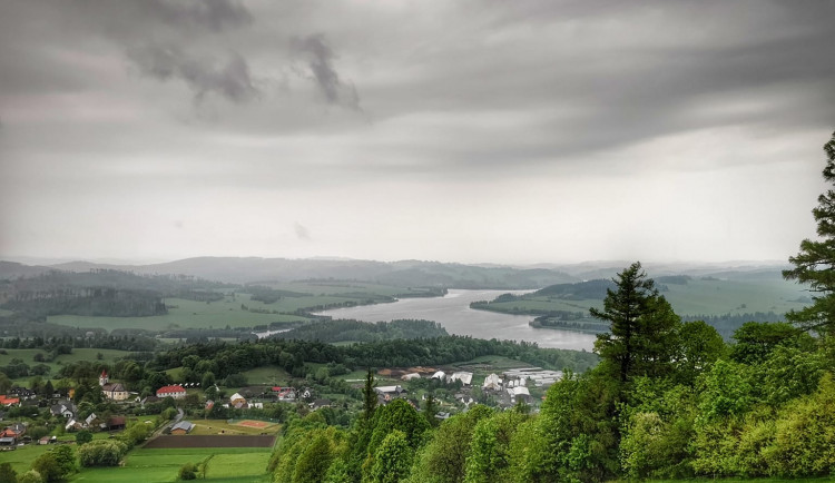 TIP NA VÝLET: Rozhledna Velký Roudný nabízí krásné výhledy na Slezskou Hartu i na Praděd