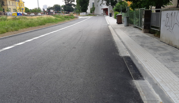 Loni v létě byla dokončena oprava Krakovské ulice, nyní na ni naváže rekonstrukce sousední Rokycanovy ulice