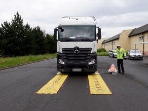 Kontrola kamionů na D35