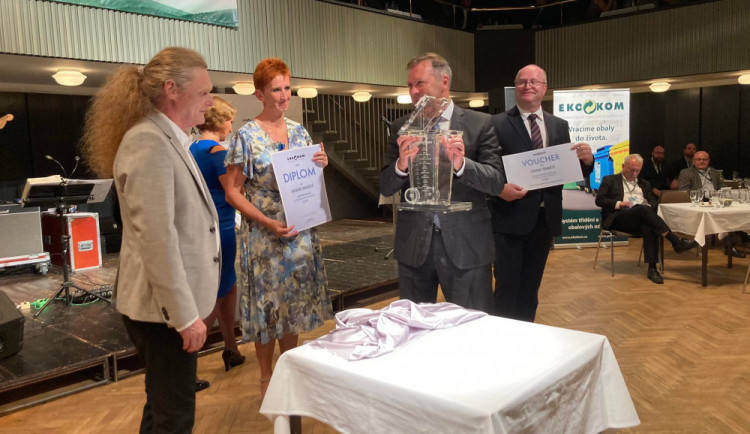 size4-16547187828523-207-kristalova-popelnice-se-stehuje-z-vychodnich-cech-nejlepe-tridili-lide-v-uherskem-hradisti