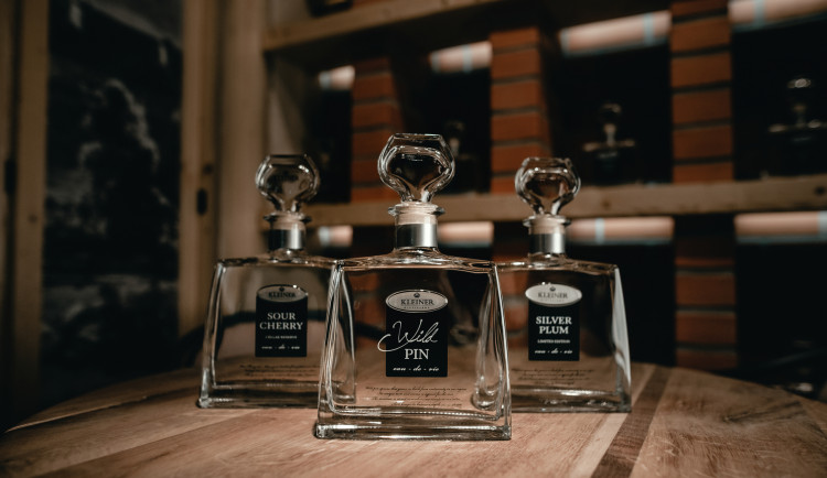 Pálenky z prostějovské Distillery Kleiner získaly košer certifikáty. Třešňová, švestková a špendlíková