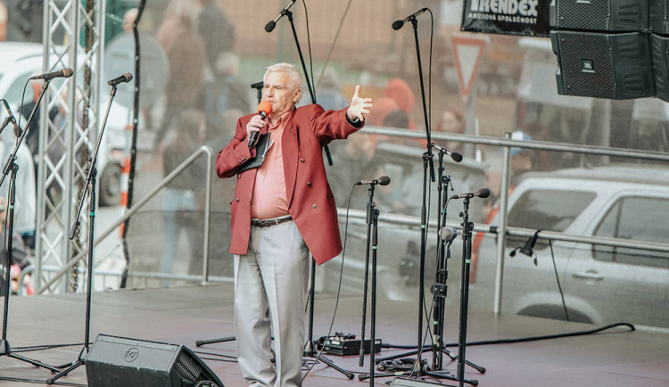 Učitel, muzikant a moderátor Jindřich Solovský zemřel ve věku 81 let