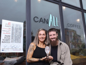 Majitelé kavárny Canall Vendula Hronová a Libor Hanslík získali ocenění od společnosti Google