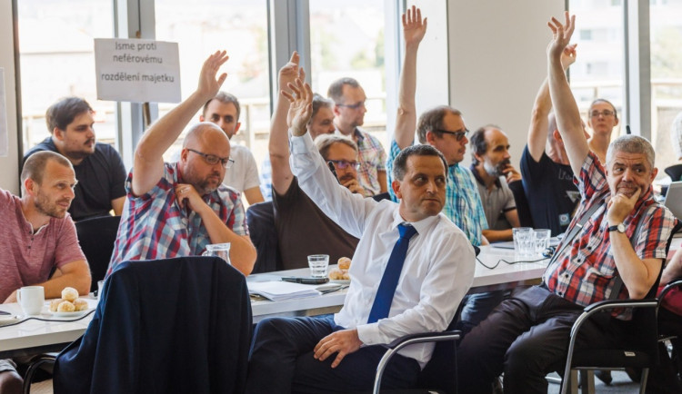 Přírodovědecká fakulta hrozí stávkou. Odmítá rozdělení majetku kvůli vzniku superústavu.