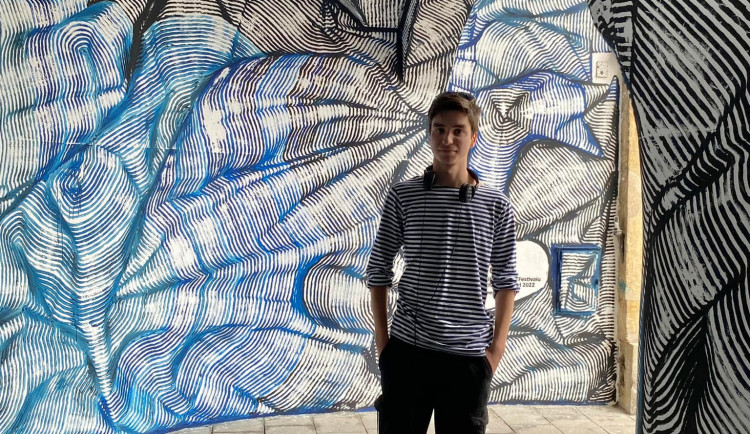 ANKETA: Podchod v Olomouci ozdobily abstraktní černé a modré linie. Líbí se vám?