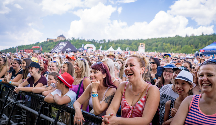 Festival Hrady CZ je zpět a oznamuje program v čele s kapelami Rybičky 48 a Chinaski