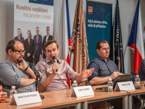 Blokování nás nespasí, lepší je kvalitní mediální výchova, říká výkonný ředitel sdružení, které vyplo proruské weby