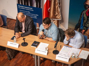 Blokování nás nespasí, lepší je kvalitní mediální výchova, říká výkonný ředitel sdružení, které vyplo proruské weby