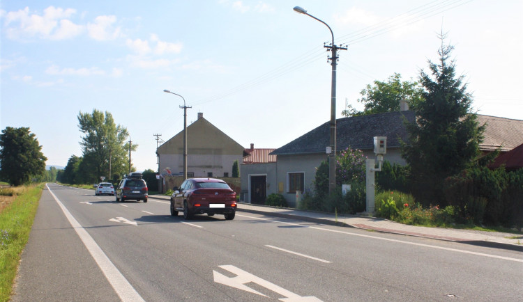 Rychlost projíždějících vozidel je měřena pomocí radaru mimo jiné v přerovské místní části Lýsky.