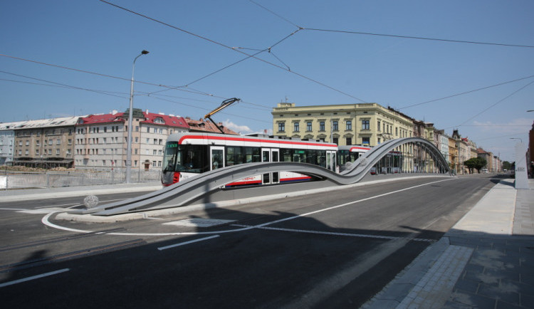 Po více než dvou letech jezdí tramvaje Dopravního podniku města Olomouce opět přes Masarykovu třídu