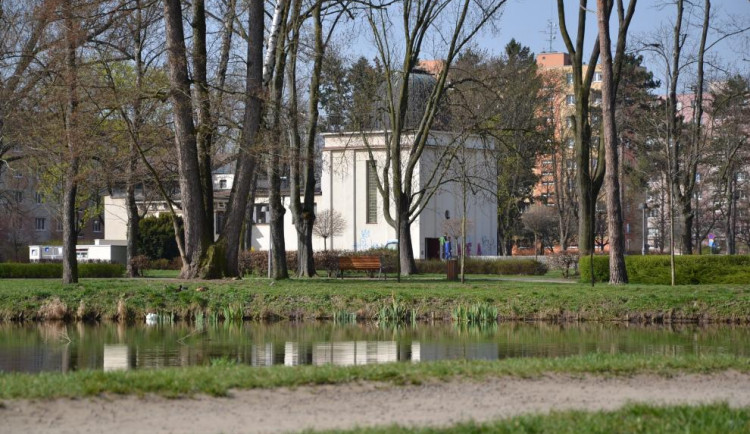 Veřejné osvětlení v prostějovských Kolářových sadech projde rekonstrukcí. Větší, než se plánovalo