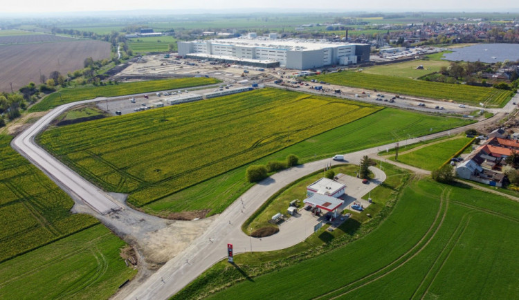 size4-16530388803946-124-foto-amazon-stavi-v-kojetina-obri-solarni-elektrarnu-firma-je-nejvetsim-spotrebitel-zelene-energie-n