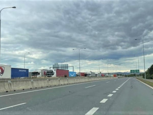 Kolona od Olšan až do Olomouce. Dálnici na Prostějov zablokovala nehoda