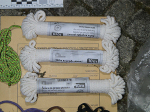 Ozbrojený muž s kuklou a samopalem zastrašoval obyvatele domu v Olomouci. Kvůli starým sporům