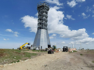 Porovnání snímků z vrcholu Králického Sněžníku z let 2012 a 2022