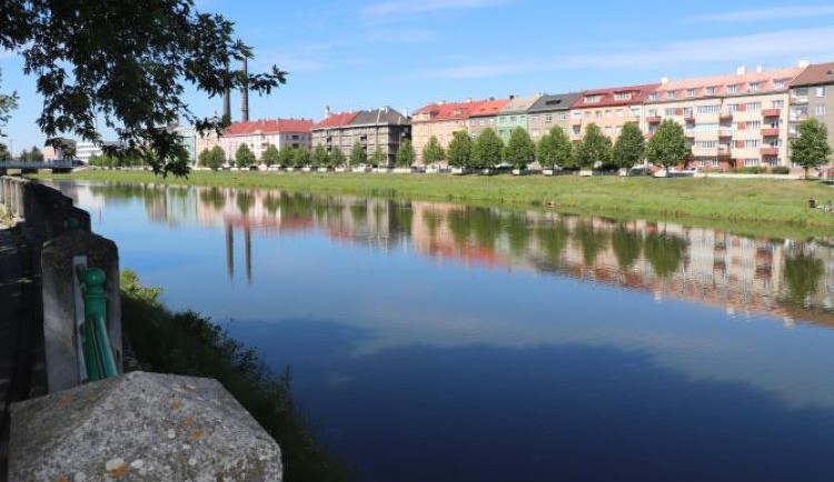 V Bečvě příští týden klesne hladina, vodohospodáři chystají kontrolu koryta a jezu