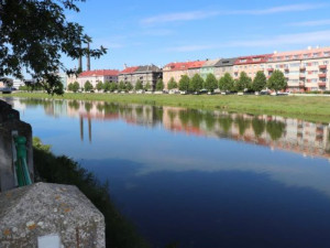 V Bečvě příští týden klesne hladina, vodohospodáři chystají kontrolu koryta a jezu