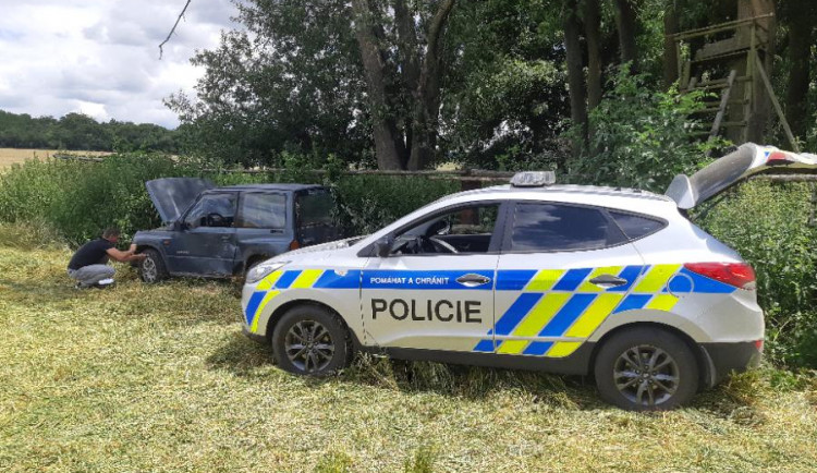 Ujíždějící auto zastavili policisté až u Čech pod Kosířem