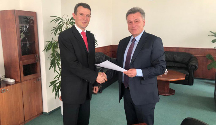 Radima Daňhela jmenoval dnes do funkce ministr Pavel Blažek (vpravo)